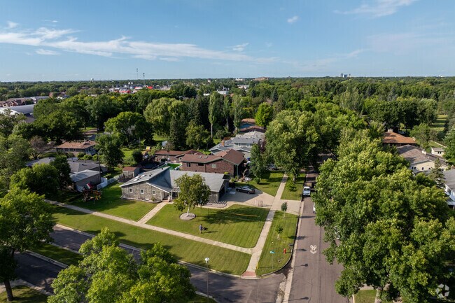 With quiet streets and quick access to great parks and schools, Lincoln is a great choice for prospective homebuyers.