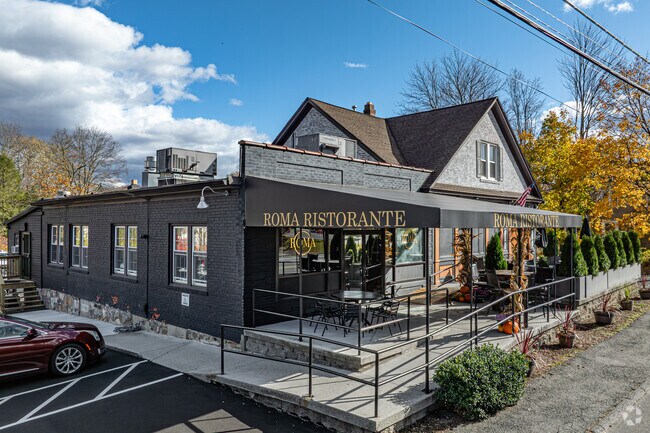 Roma Ristorante brings Italian favorites to the north side of Bunker Hill.