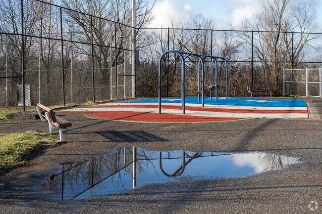 The student-teacher ratio at Pittsburgh Westwood K-8 is 14 to 1.