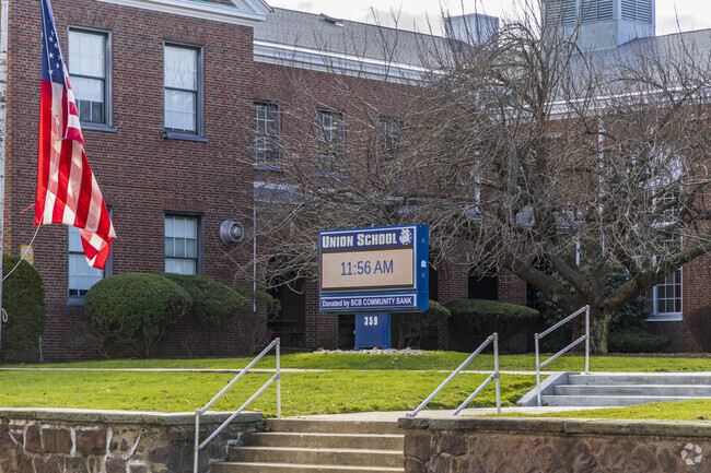Union School is an above-average, public school located in Rutherford, NJ.