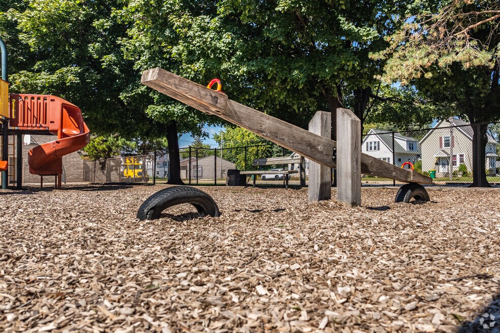 NH Three Corners 550359