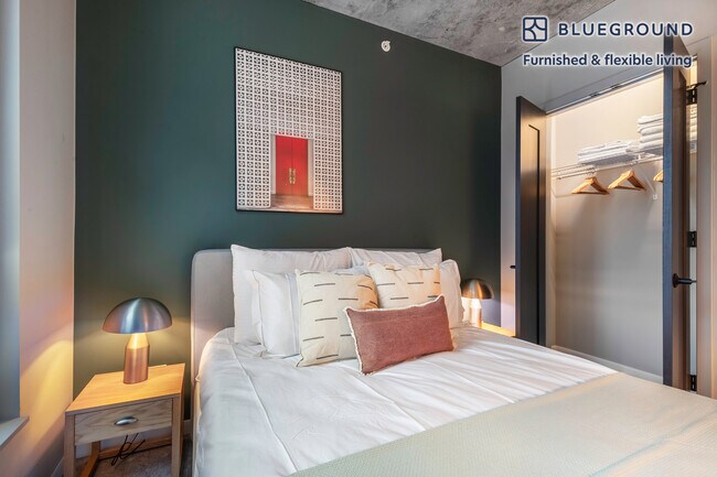 939 W Washington Blvd unit FL6-ID213, Chicago, IL 60607 - photo 7