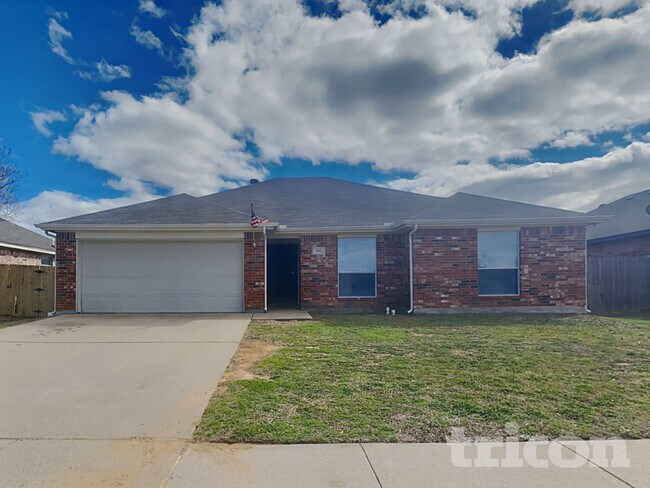 932 Crowder Dr, Crowley, TX 76036 - photo 2