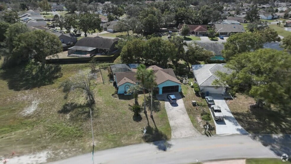 8332 Berkeley Manor Blvd, Spring Hill, FL 34606 - photo 2