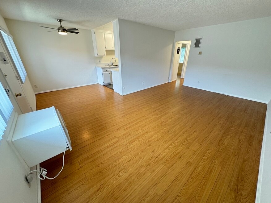 447 W Elk Ave unit 11, Glendale, CA 91204 - photo 1