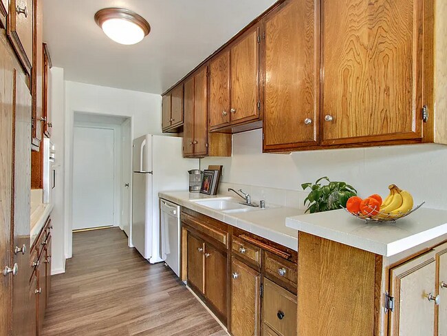 The Kelton Arms, Los Angeles, CA 90024 - photo 4