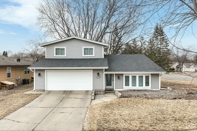 Split level homes in Diamond Path come in many different styles.