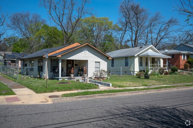 Craftsman Home Style are the majority of home styles in Inglenook.
