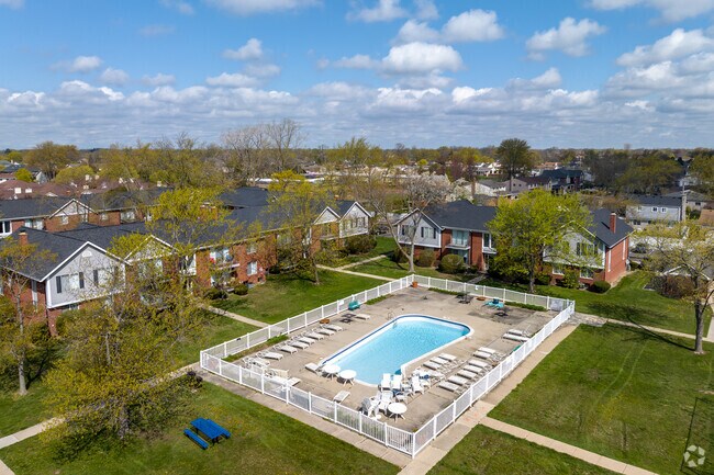 Carriage Hill Apartments - Dearborn Heights, MI, Dearborn Heights, MI 48127 - photo 6