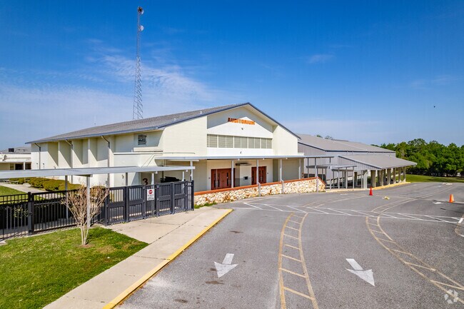 Lake Weir Middle School is a public school serving 1,179 students in grades 6-8.