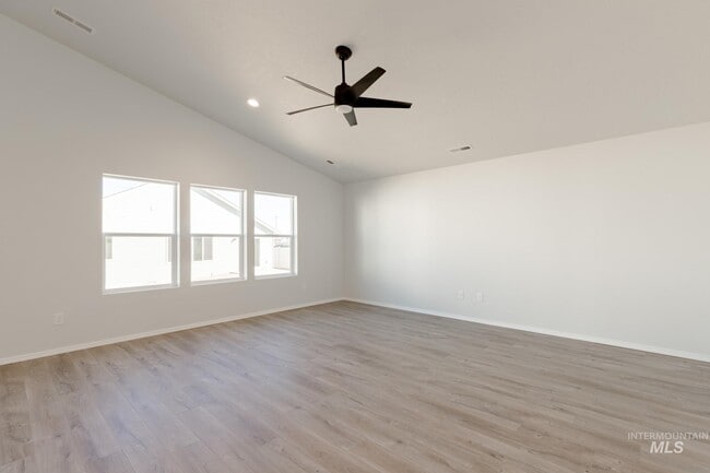 3894 E Jamestown Dr, Nampa, ID 83686 - photo 3