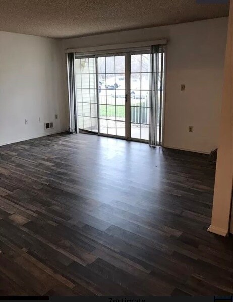 215 Rachel Ct unit 215, Franklin Park, NJ 08823 - photo 1