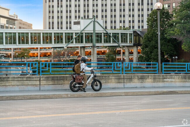 Pine Ridge offers access to city life, ideal for those who enjoy biking and walking downtown.