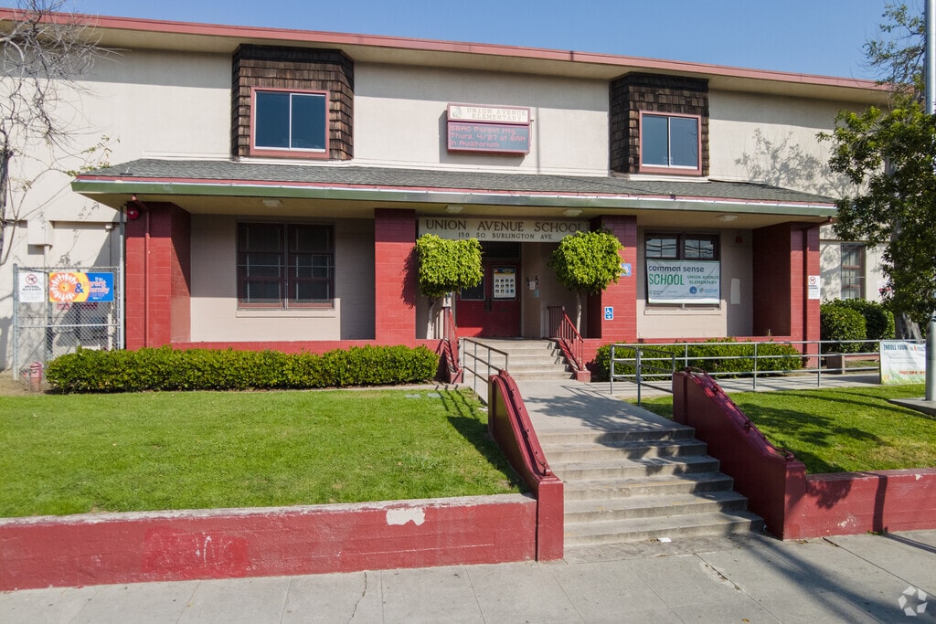 Union Avenue Elementary is a Public Elementary School in Westlake.