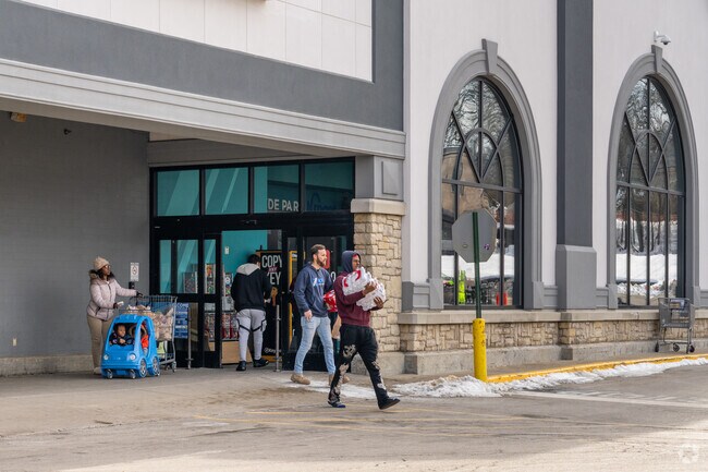 Locals shop at Krogers off of Paxton Ave, for their grocery needs.