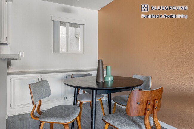 110 S Sweetzer Ave unit FL2-ID1107, Los Angeles, CA 90048 - photo 7