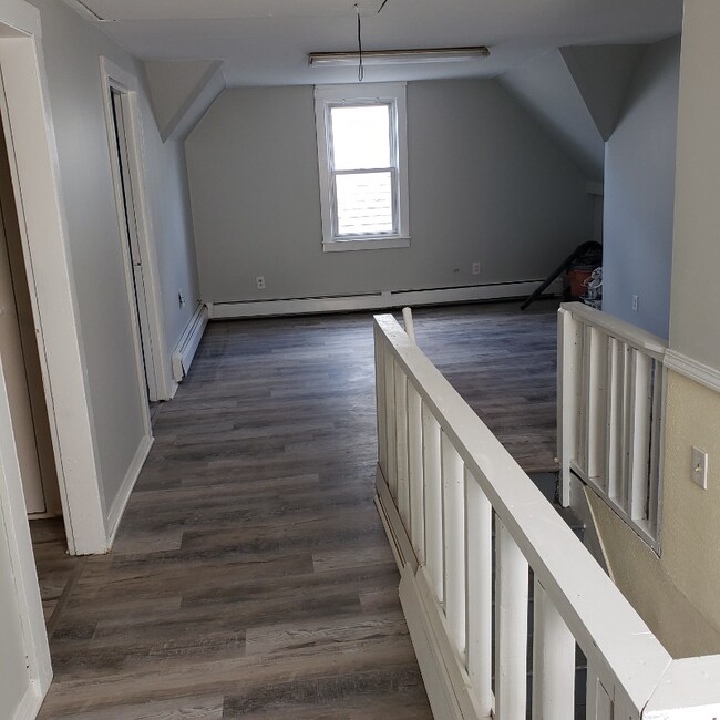 10 6th St unit 3rd, Derby, CT 06418 - photo 2