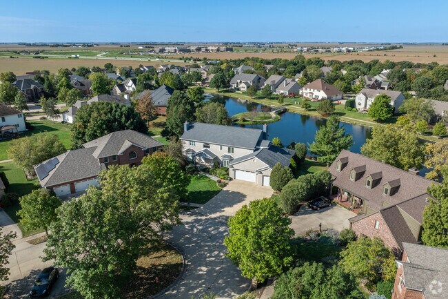 Winding roads lead to cul-de-sacs in Robeson Meadows West-Prairie Ridge Place.