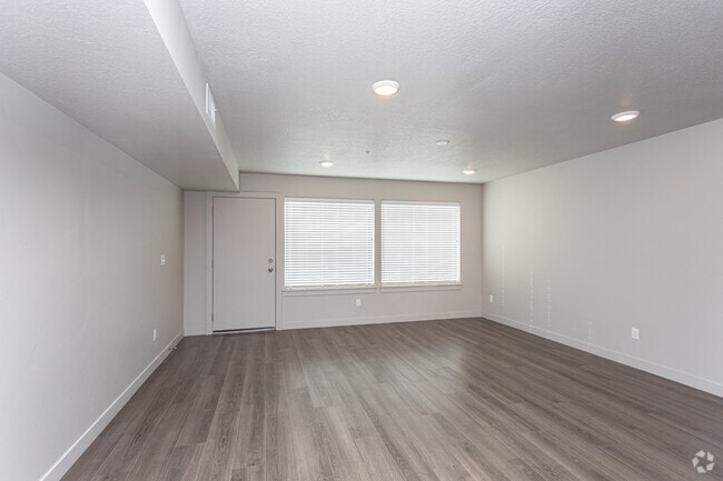 2BR, 2BA - 955SF