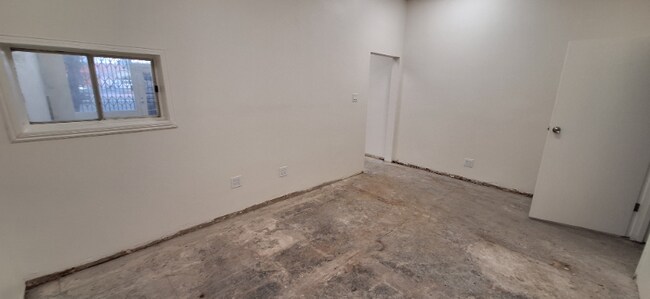 1436 W Martin Luther King jr Blvd, Los Angeles, CA 90062 - photo 5