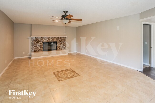 8427 N 47th Dr, Glendale, AZ 85302 - photo 2