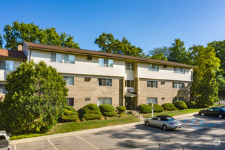 676 N Main St, Rochester, MI 48307