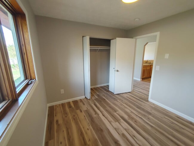 566 N Bailey St, Palmer, AK 99645 - photo 4