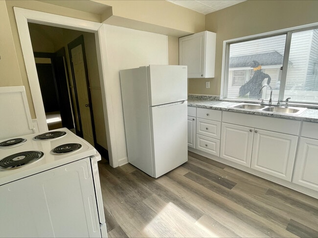 1022 Herberich Ave, Akron, OH 44301 - photo 7