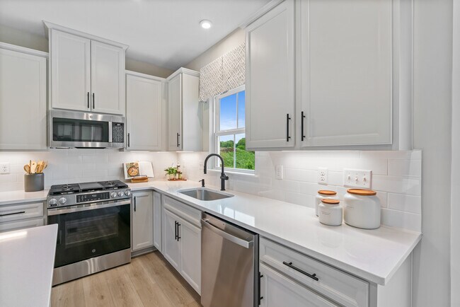 31065 Blooming Ln unit 36227793, Olmsted Falls, OH 44138 - photo 4