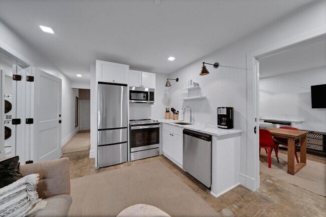 505 E Travis St unit ID1267121P, San Antonio, TX 78205 - photo 7