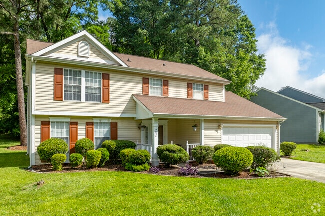 Modern traditional homes are one of the most common architectural styles seen in Silverwood.