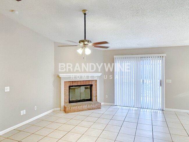 8055 International Village Dr, Jacksonville, FL 32277 - photo 3