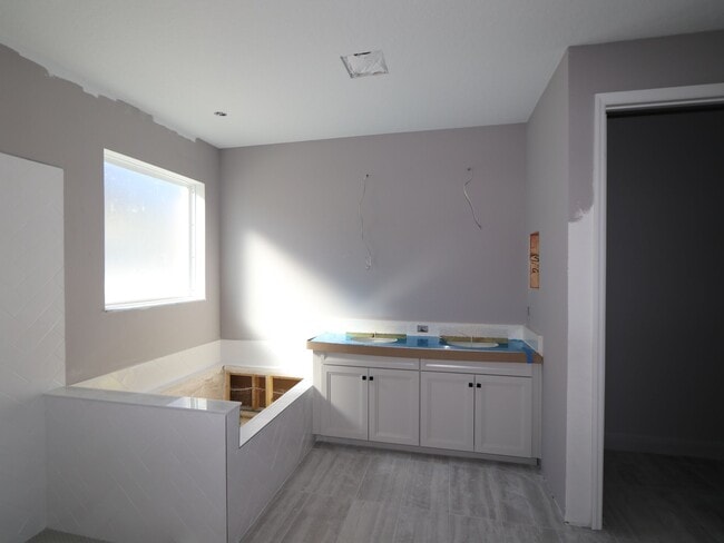 5776 Jeffries Way, Wesley Chapel, FL 33545 - photo 4