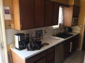 1102 N Willow Dr, Claremore, OK 74017