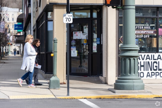 Meet up with friends for lunch in Kittanning, just north of Manor Township Armstrong.