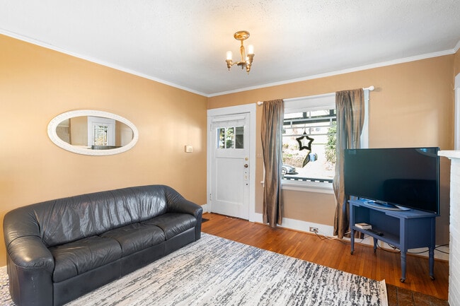 4828 NE Flanders St, Portland, OR 97213 - photo 5