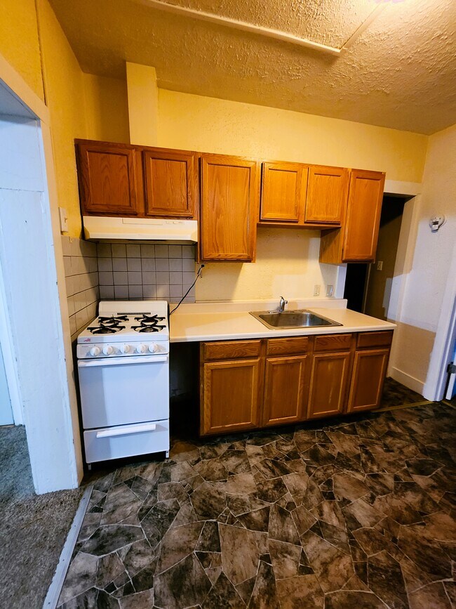 53 W 9th St, Winona, MN 55987