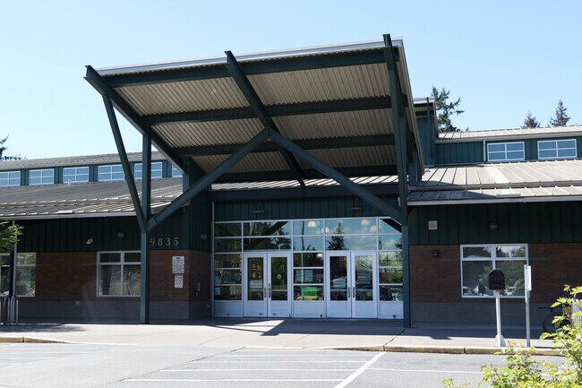 North Hill Elementary School is located in the middle of the neighborhood.