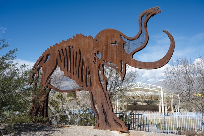 Situated in the northwestern part of the bustling Las Vegas area, Centennial Hills Town Center is a charming, vibrant neighborhood that offers the perfect blend of convenience and tranquility.