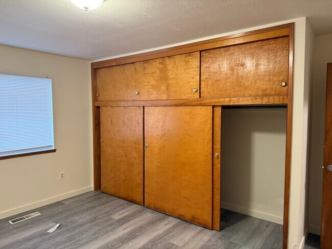 1337 SW Foundry St unit B, Grants Pass, OR 97526 - photo 6