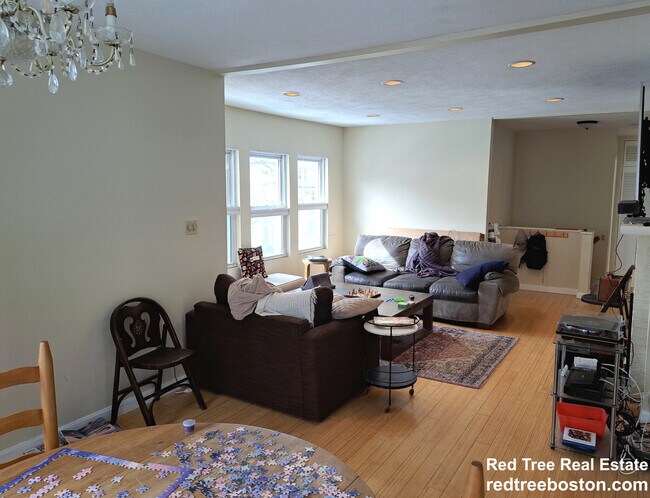 33 Beaconsfield Rd, Brookline, MA 02445 - photo 3