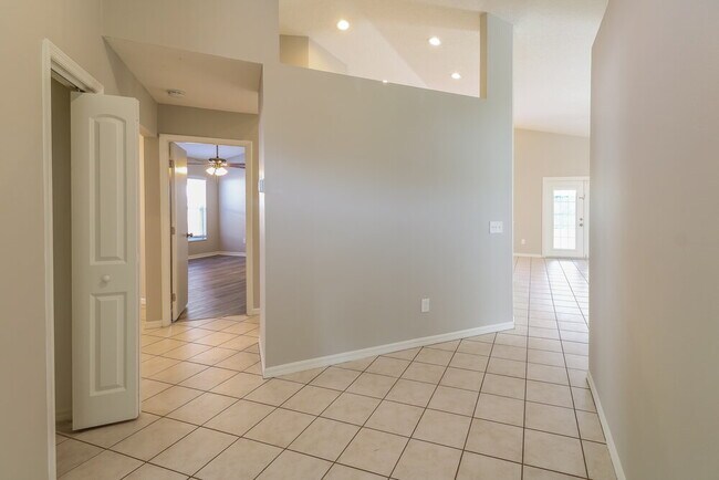 1509 Sakonnet Ct, Brandon, FL 33511 - photo 5