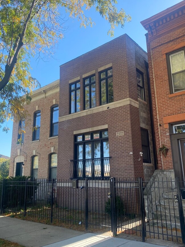 2337 W Maypole Ave Unit 1, Chicago, IL 60612