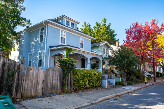 The homes in Annapolis are all unique.