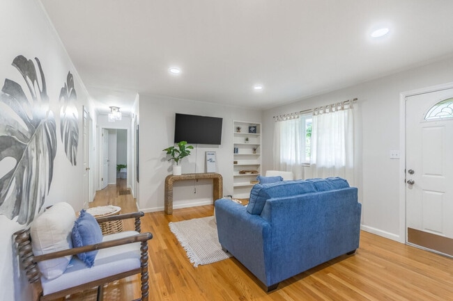 4945 N Euclid Ave unit ID1355739P, Kansas City, MO 64118 - photo 2