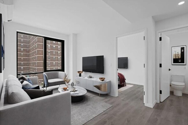 33-52-52 Crescent St unit 202, Queens, NY 11106 - photo 2