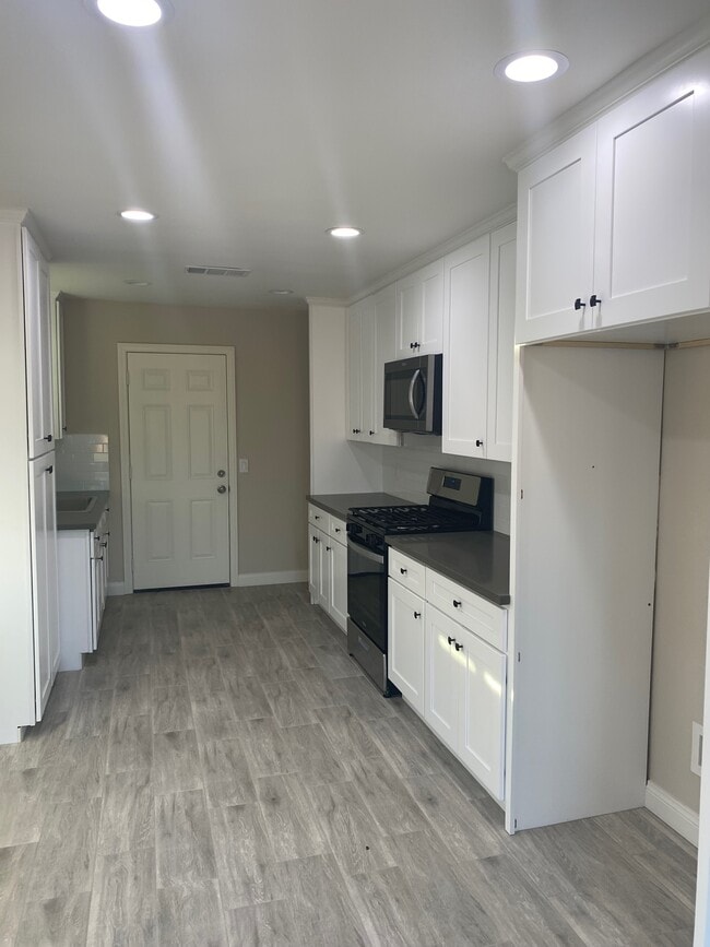 14713 Walters St, Eastvale, CA 92880 - photo 4