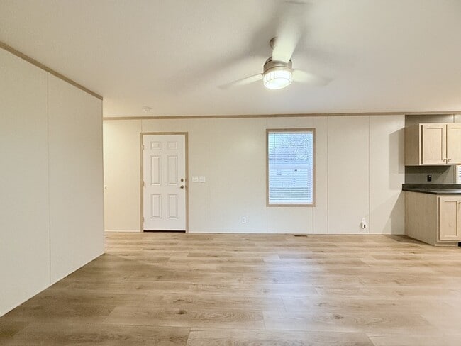 29752 Jamestown Dr, New Baltimore, MI 48051 - photo 4