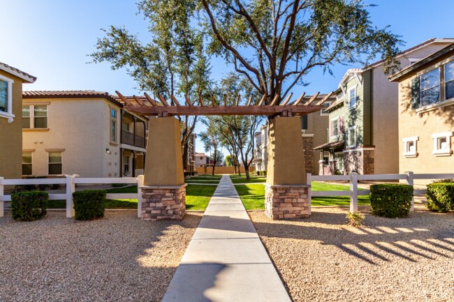 162 W Commerce Ct, Gilbert, AZ 85233 - photo 2