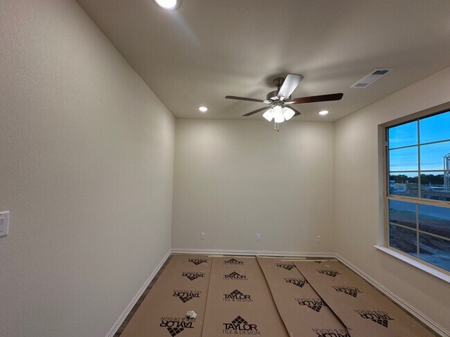 1240 Sabine River Ln, Springtown, TX 76082 - photo 3